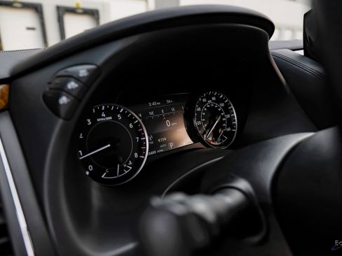 Used 2021 Nissan Armada SL w/ Captain's Chairs Package image 31