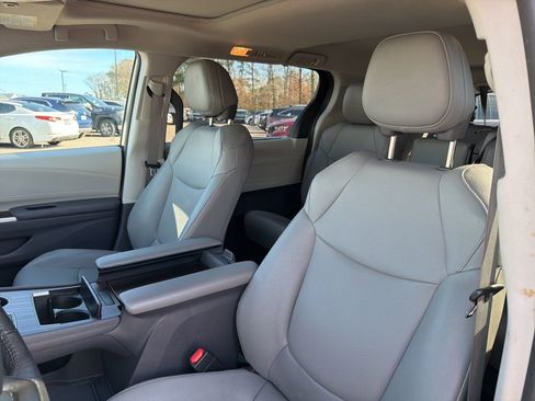 Used 2024 Toyota Sienna XLE image 22