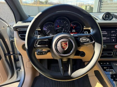 Certified 2025 Porsche Macan Turbo image 15