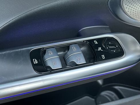 Used 2025 Mercedes-Benz C 300 Sedan image 14