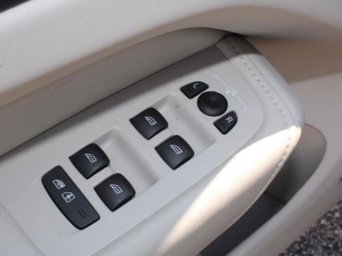 New 2025 Volvo XC60 T8 Plus w/ Protection Package Premier image 9