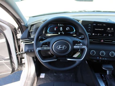 New 2026 Hyundai Elantra SE image 15