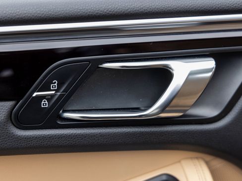 Used 2020 Porsche Macan image 22