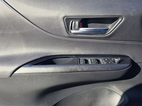 Used 2021 Toyota Venza LE image 18