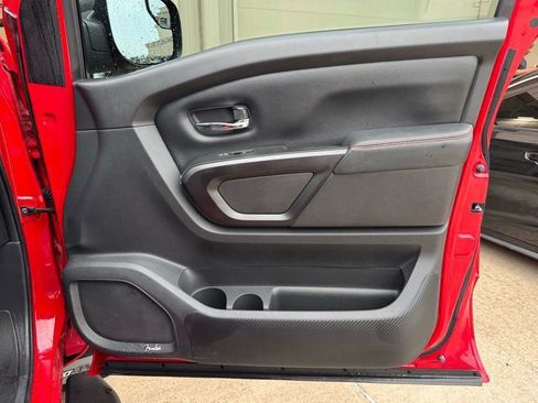 Used 2021 Nissan Titan PRO-4X w/ Pro-4x Convenience Package AWD/4WD image 19