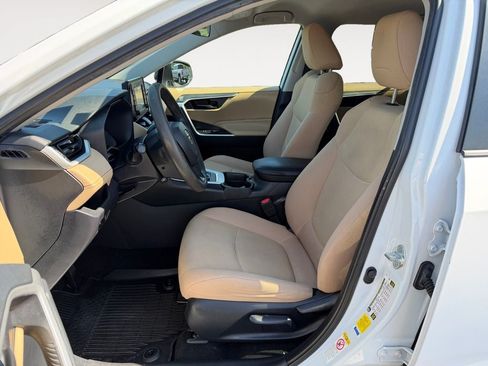 Used 2019 Toyota RAV4 LE FWD image 20