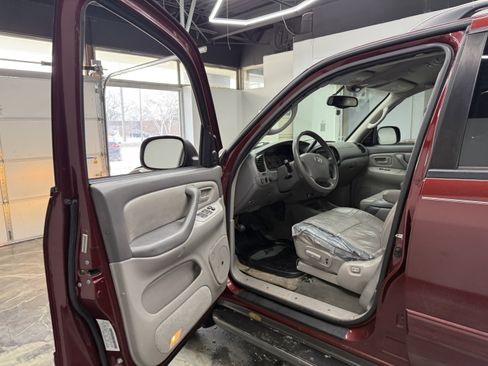 Used 2003 Toyota Sequoia SR5 image 9