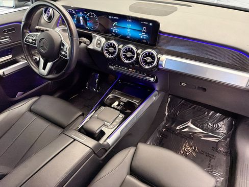 Used 2022 Mercedes-Benz GLB 250 w/ Premium Package Lite image 12