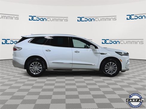 Used 2023 Buick Enclave Essence image 2