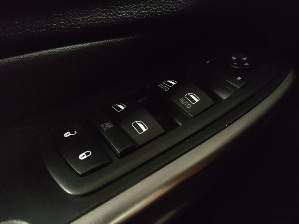 Used 2019 Jeep Cherokee Limited FWD image 27