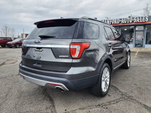 Used 2016 Ford Explorer XLT w/ Equipment Group 202A image 4