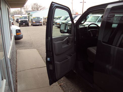 Used 2017 Chevrolet Express 2500 LS image 15