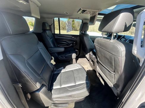 Used 2017 Chevrolet Suburban LT image 17