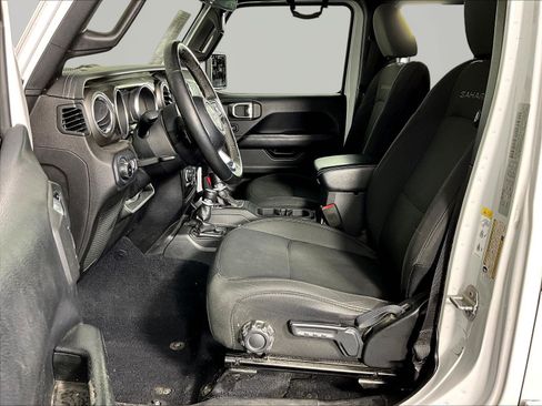 Used 2018 Jeep Wrangler Unlimited Sahara AWD/4WD image 19