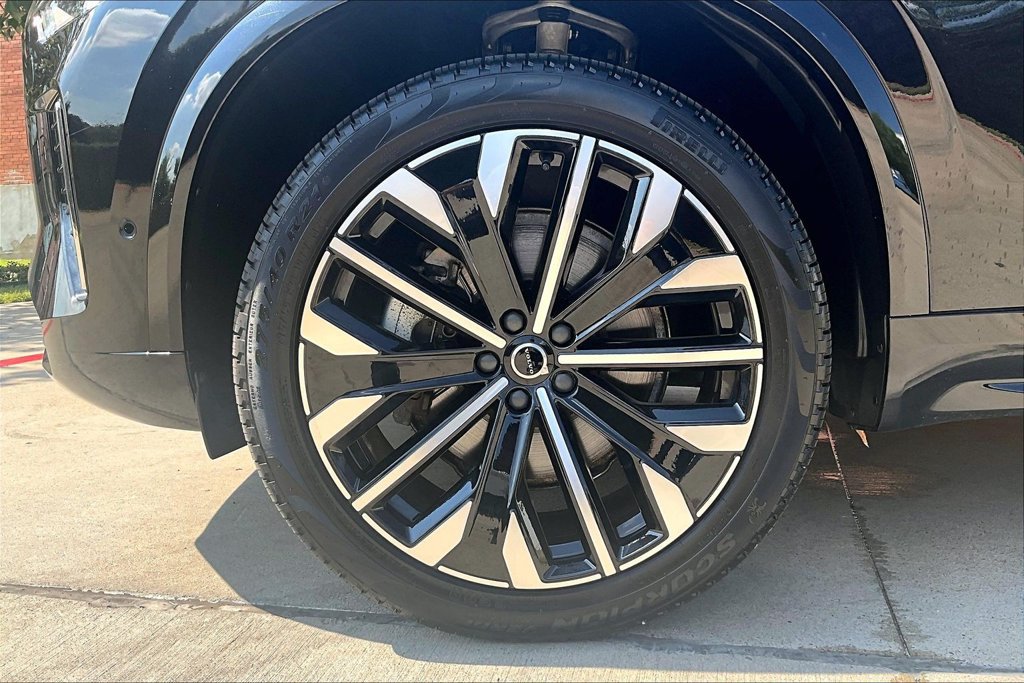 Certified 2026 Volvo XC90 B6 Plus AWD/4WD image 11