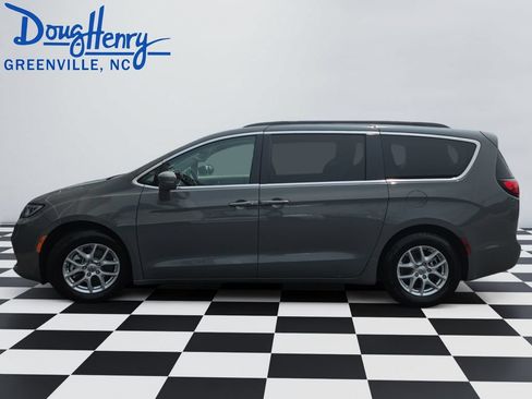 Used 2022 Chrysler Pacifica Touring-L FWD image 2