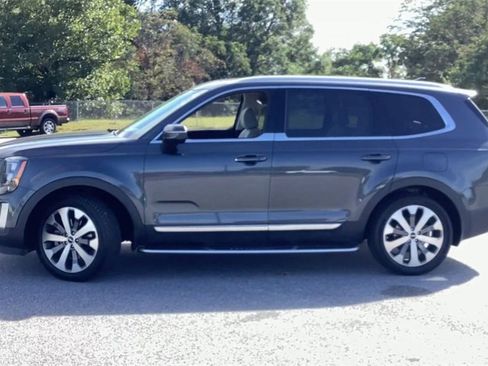 Used 2022 Kia Telluride EX w/ EX Premium Package image 5