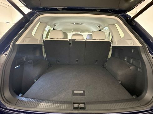 Used 2024 Volkswagen Tiguan SE AWD/4WD image 30