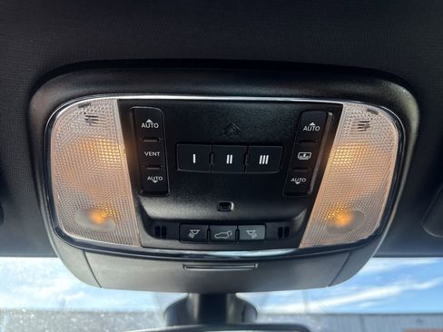 Used 2022 Jeep Grand Cherokee Limited image 25