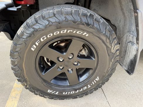 Used 2016 Jeep Wrangler Sport w/ Dual Top Group AWD/4WD image 37