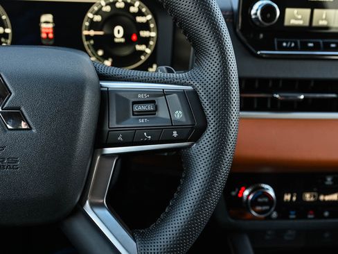 New 2025 Mitsubishi Outlander SEL image 22