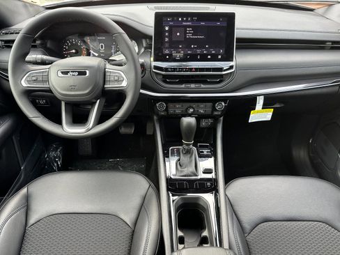 New 2026 Jeep Compass Latitude image 13
