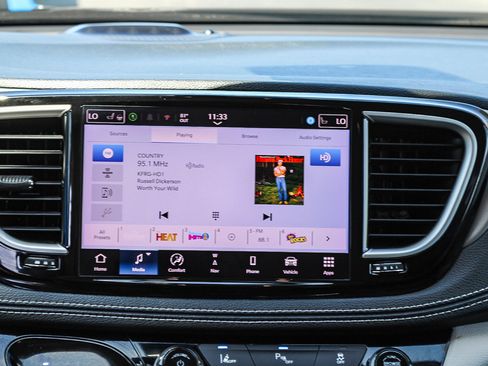 Used 2024 Chrysler Pacifica Limited FWD image 16