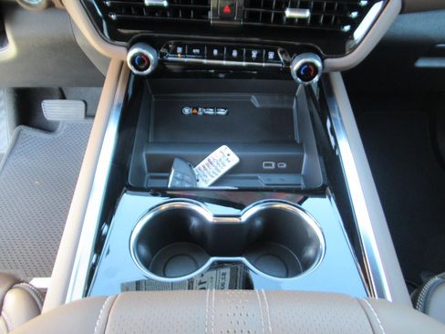 New 2026 Chevrolet Suburban High Country RWD image 22