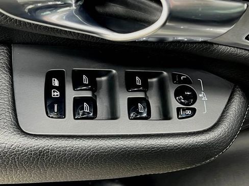Used 2018 Volvo XC90 T8 Momentum w/ Convenience Package image 16
