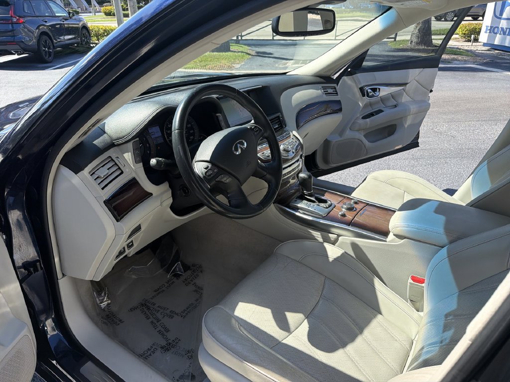 Used 2015 INFINITI Q70 L 3.7 w/ Deluxe Touring Package RWD image 30