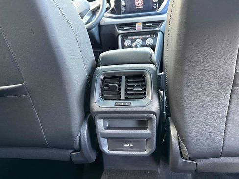 Used 2023 Volkswagen Taos SE w/ Panoramic Sunroof Package FWD image 30