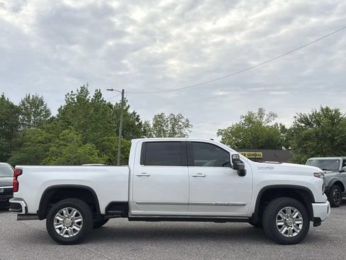 Used 2024 Chevrolet Silverado 2500 High Country w/ Technology Package AWD/4WD image 10