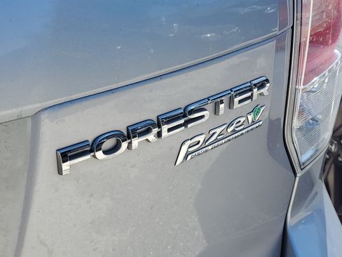 Used 2017 Subaru Forester 2.5i Premium w/ All-Weather Package AWD/4WD image 9
