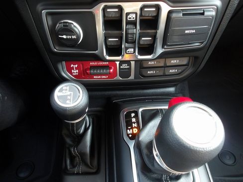 New 2025 Jeep Gladiator Willys image 14