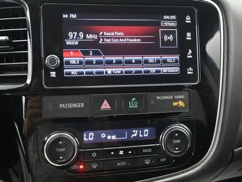 Used 2018 Mitsubishi Outlander SE AWD/4WD image 11
