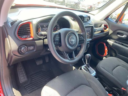 Used 2022 Jeep Renegade Latitude AWD/4WD image 18