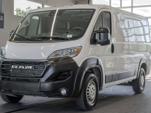 Used 2025 RAM ProMaster 2500 w/ Convenience Group FWD image 24