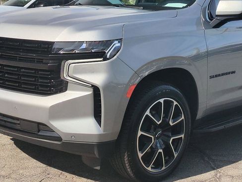 Used 2024 Chevrolet Suburban RST image 9