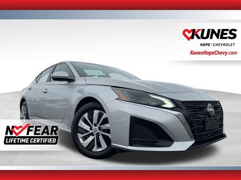 Used 2023 Nissan Altima 2.5 S image 1