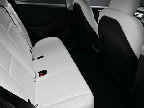 Used 2024 Tesla Model Y 2WD image 33