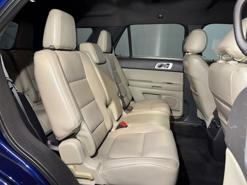 Used 2011 Ford Explorer XLT w/ 202A Rapid Spec Order Code FWD image 27
