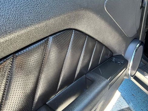 Used 2010 Ford Mustang GT RWD image 8