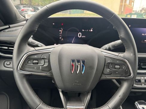 Used 2025 Buick Envista Sport Touring image 32