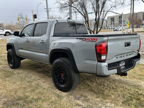 Used 2019 Toyota Tacoma TRD Off-Road image 9