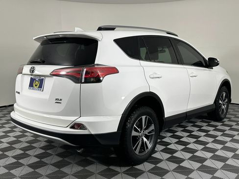 Used 2016 Toyota RAV4 XLE AWD/4WD image 12
