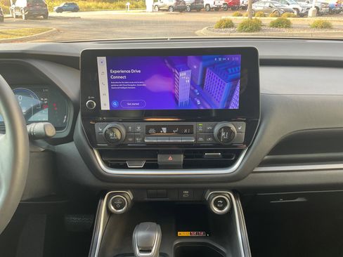 Used 2024 Toyota Grand Highlander XLE image 19