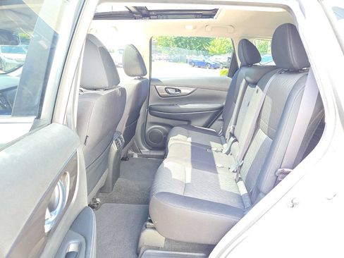 Used 2019 Nissan Rogue SV w/ Sun & Sound Touring Package AWD/4WD image 11