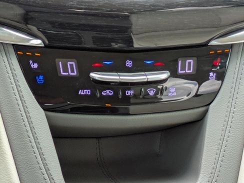 Certified 2020 Cadillac XT6 Premium Luxury image 19