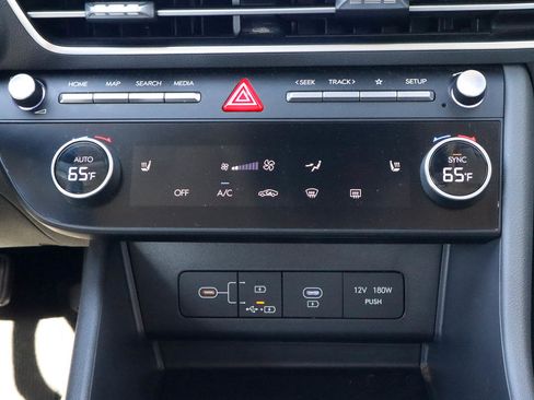 Used 2025 Hyundai Sonata SEL FWD image 11