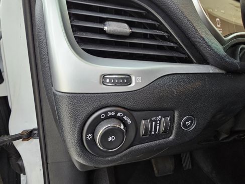 Used 2014 Jeep Cherokee Latitude w/ Comfort/Convenience Group image 34